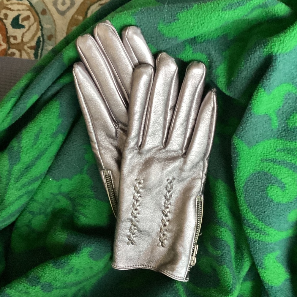 TOPSHOP metallic gloves with zipper